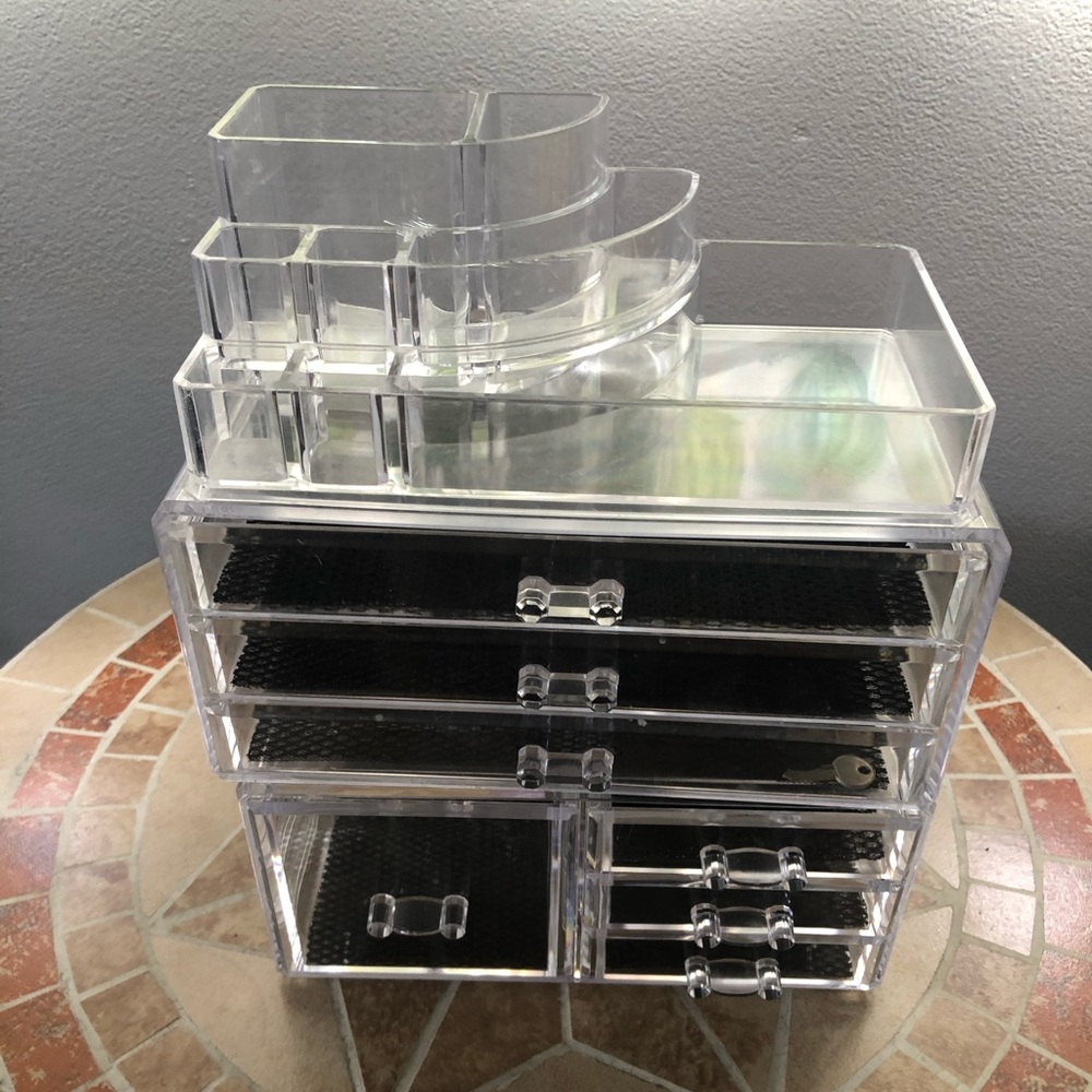 Makeup organizer